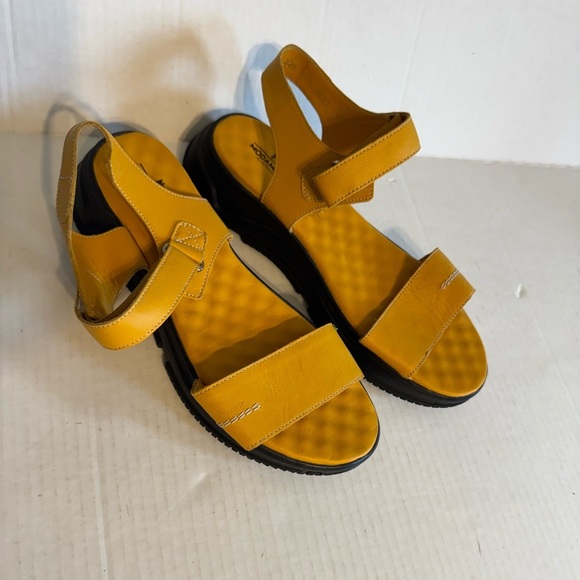 Moda Milano Black Yellow Leather Strappy Sandals Womens 40 Summer Casual Beach - Picture 1 of 8
